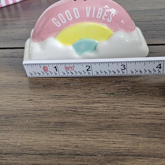 Hello Kitty & Rainbow Ceramic Salt & Pepper Shaker Set Pink Bow Sanrio NWT - Picture 4 of 5